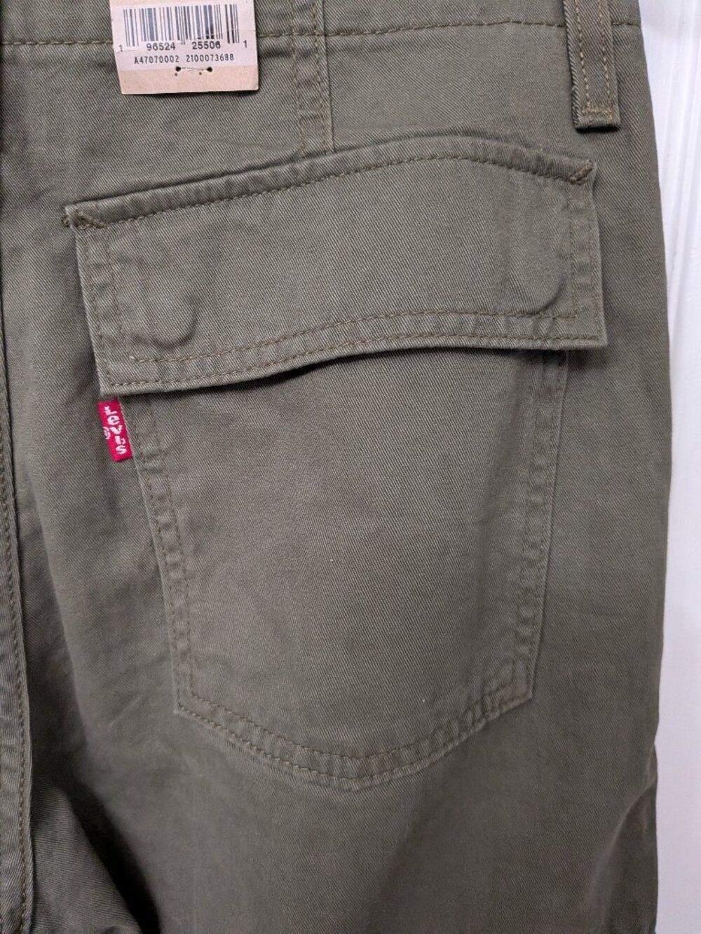Levi's Women's Mid-Rise 94's Baggy Jeans Cargo in Army Green | 27x30 - Picture 9 of 9
